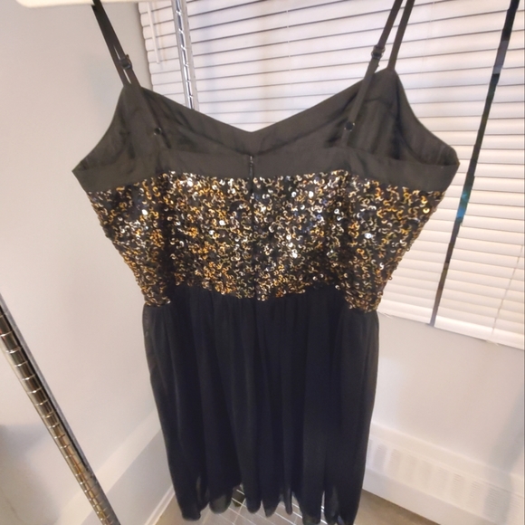 Jack by BB Dakota - Carrian Black and Gold Sequin Party Dress - Size 6 - Picture 3 of 4